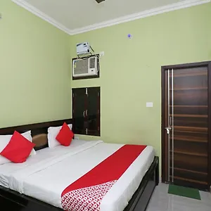 Hotel Capital O 11480 Blue Star ***