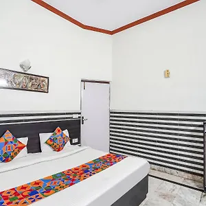 Hotel Fabhotel Sarwan