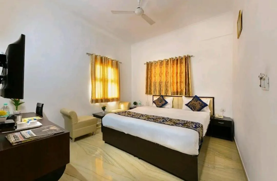 Hotel The First By Goyal Hotelie Agra   Agra (Uttar Pradesh)