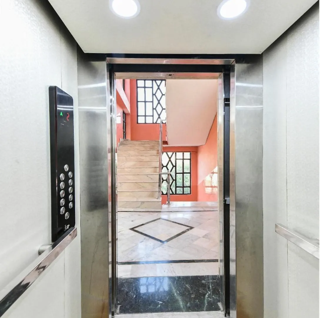 Hotel The First By Goyal Hotelie Agra